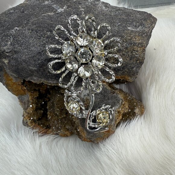 Vintage Silver Tone Rhinestone Daisy Flower Brooch - Picture 1 of 5